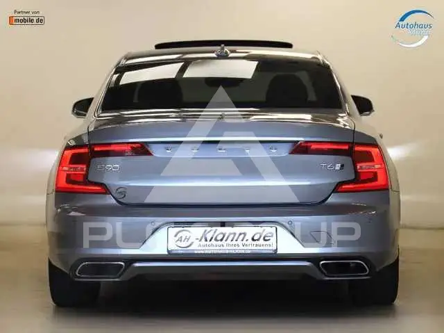 2017 Volvo S90