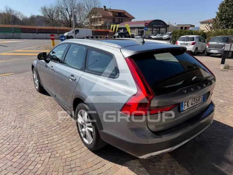 2017 Volvo V90