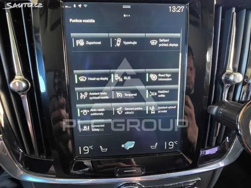 2017 Volvo V90