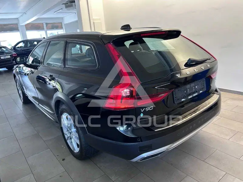 2017 Volvo V90