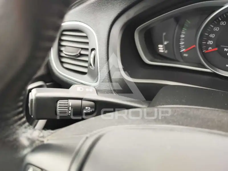 2017 Volvo V40