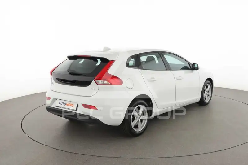 2017 Volvo V40