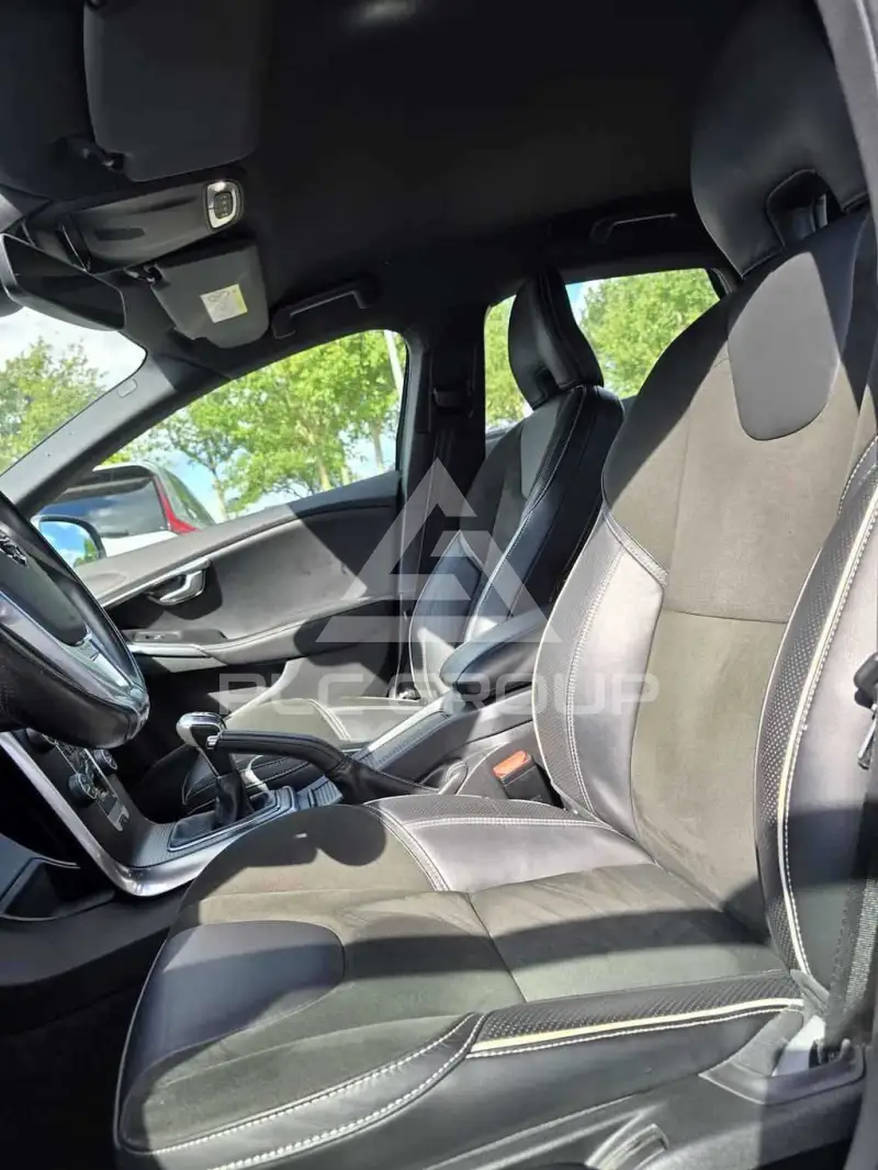 2017 Volvo V40