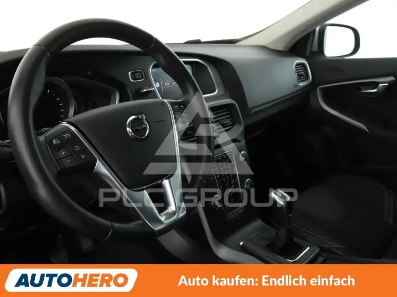 2017 Volvo V40