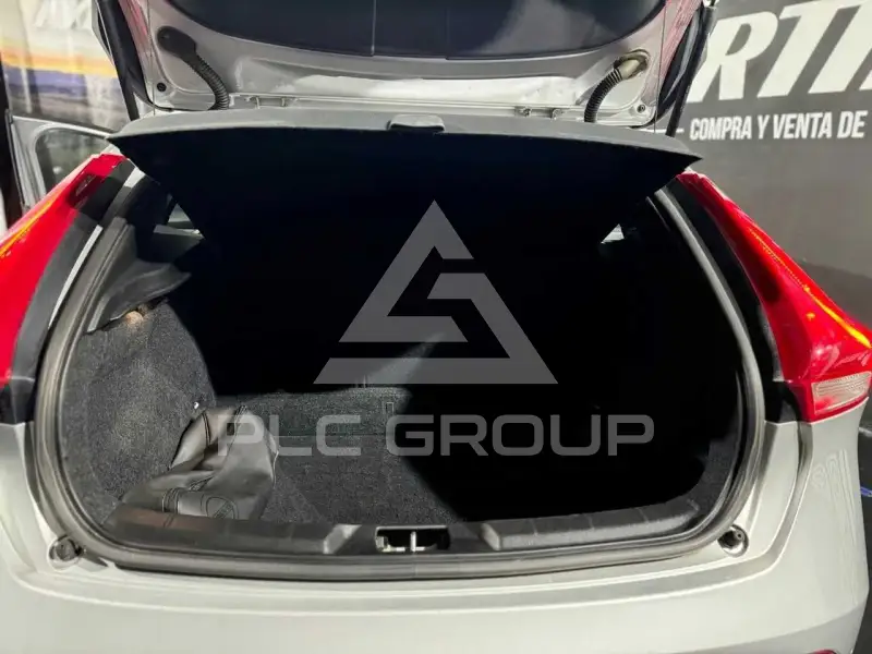 2017 Volvo V40