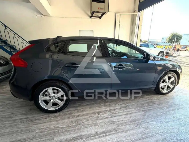 2017 Volvo V40
