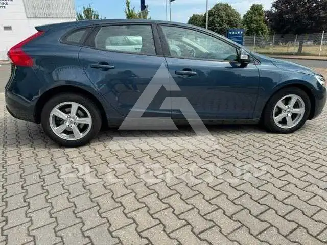 2017 Volvo V40