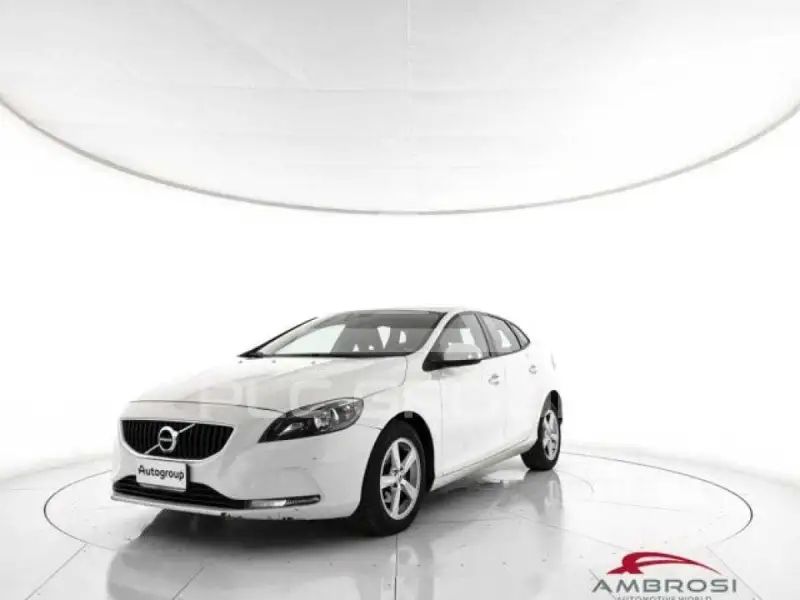 2017 Volvo V40
