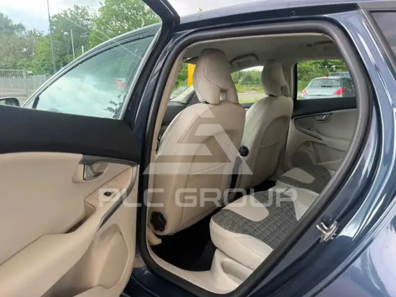 2017 Volvo V40