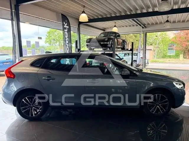 2017 Volvo V40