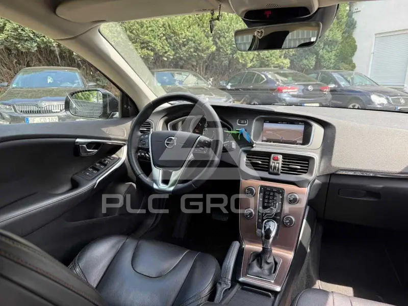 2017 Volvo V40