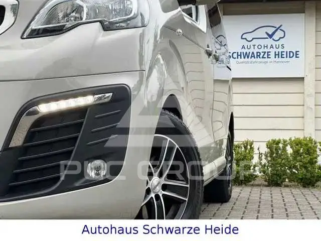 2017 Peugeot Traveller