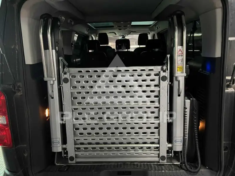 2017 Peugeot Traveller