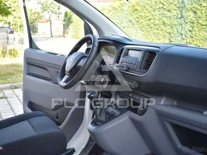 2017 Peugeot Traveller