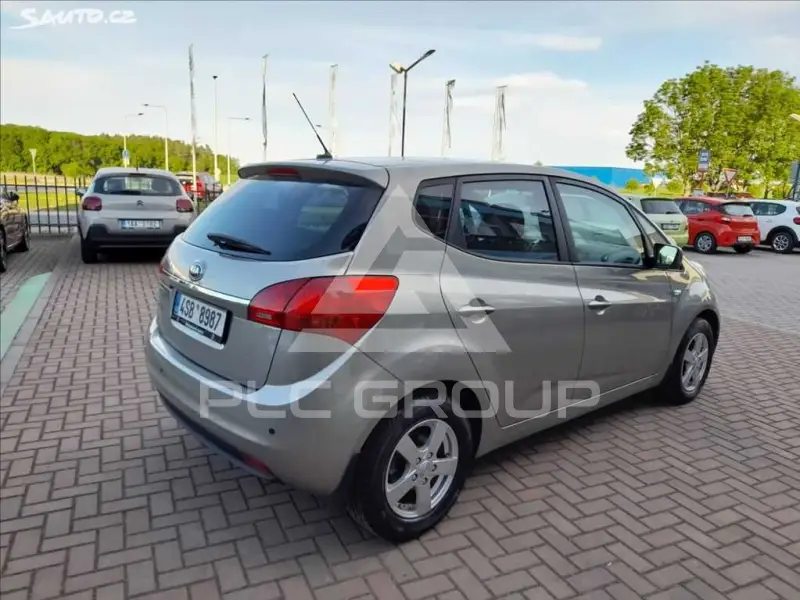 2017 KIA Venga