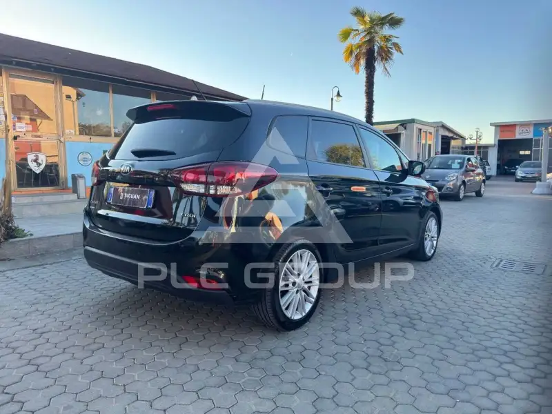 2017 KIA Carens
