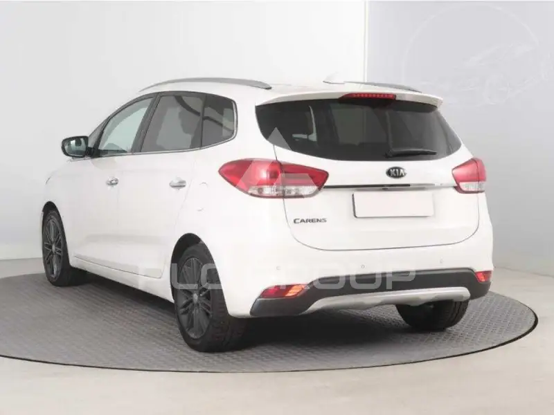 2017 KIA Carens