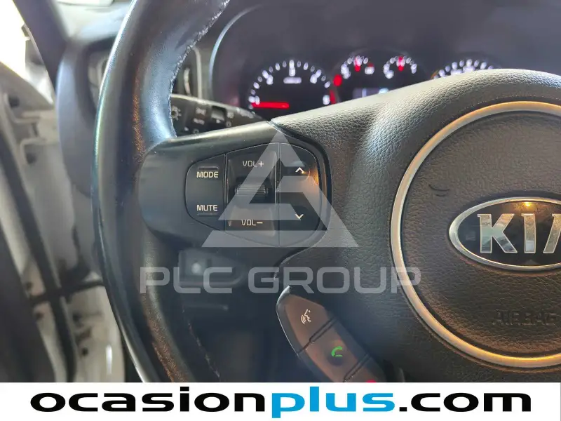 2017 KIA Carens