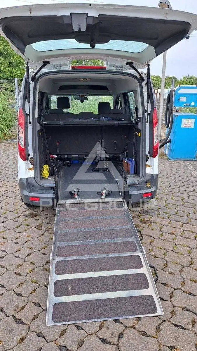 2017 Ford Tourneo
