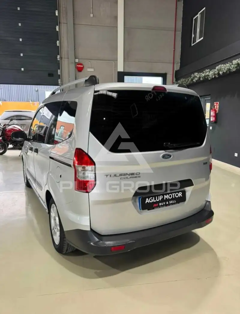 2017 Ford Tourneo