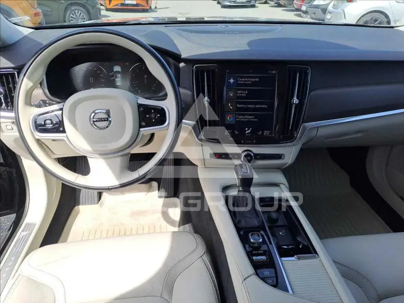 2018 Volvo V90