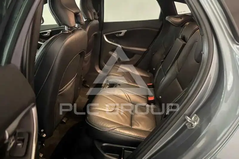 2018 Volvo V40