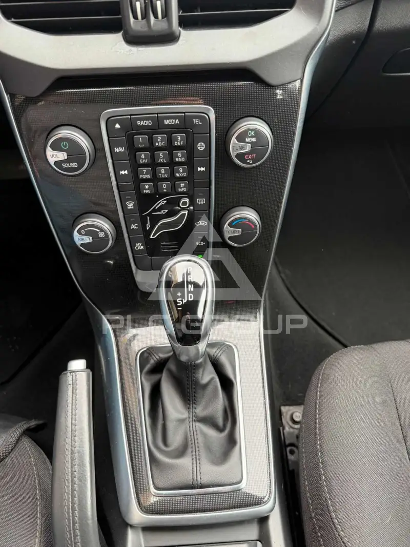 2018 Volvo V40