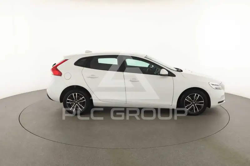 2018 Volvo V40
