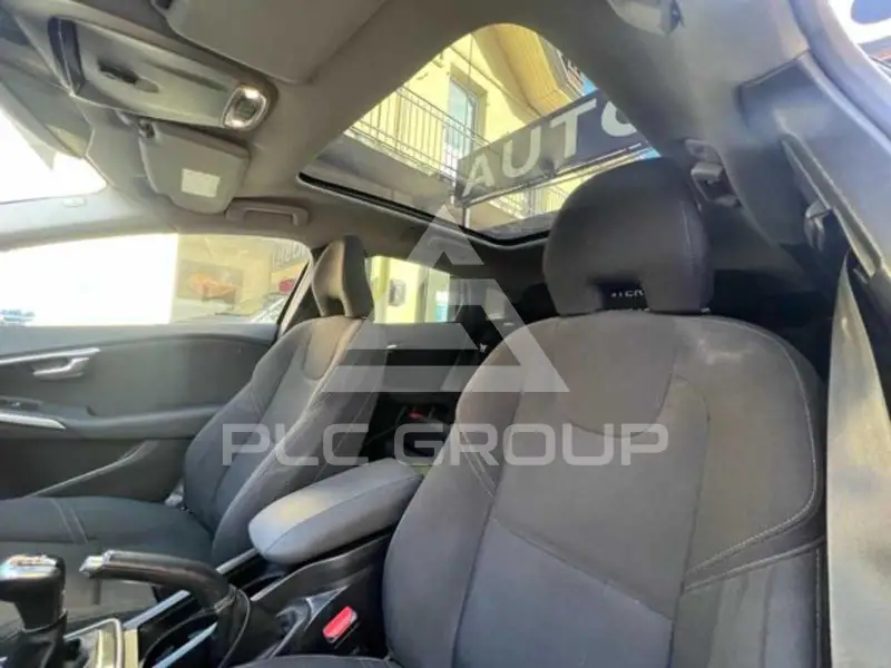 2018 Volvo V40