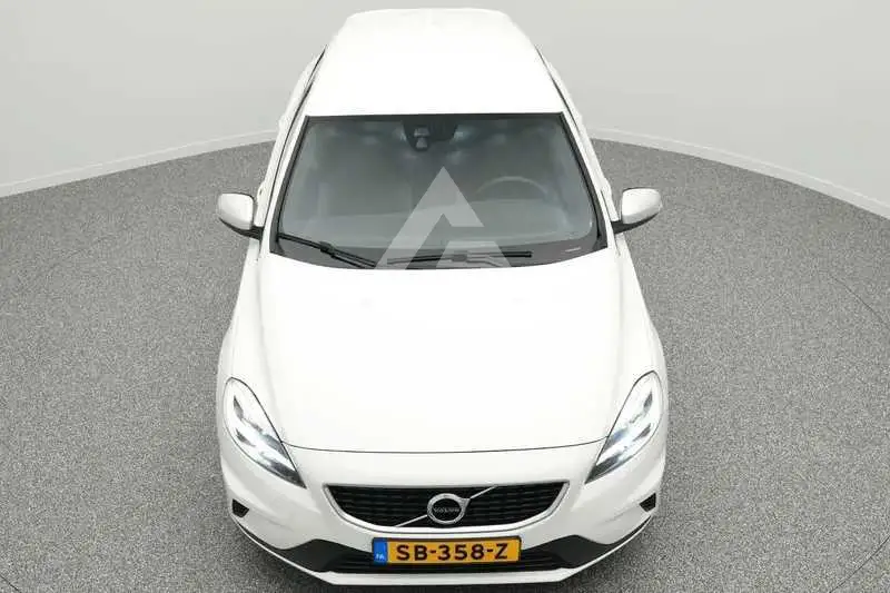 2018 Volvo V40