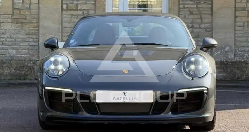 2018 Porsche 911
