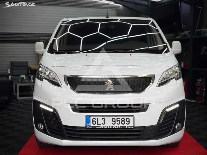 2018 Peugeot Traveller