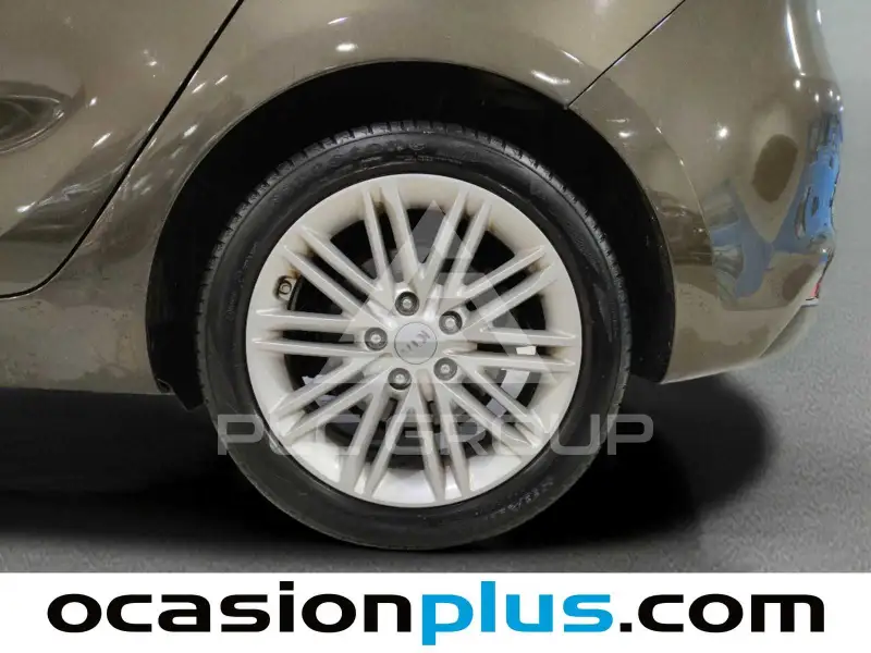 2018 KIA Carens