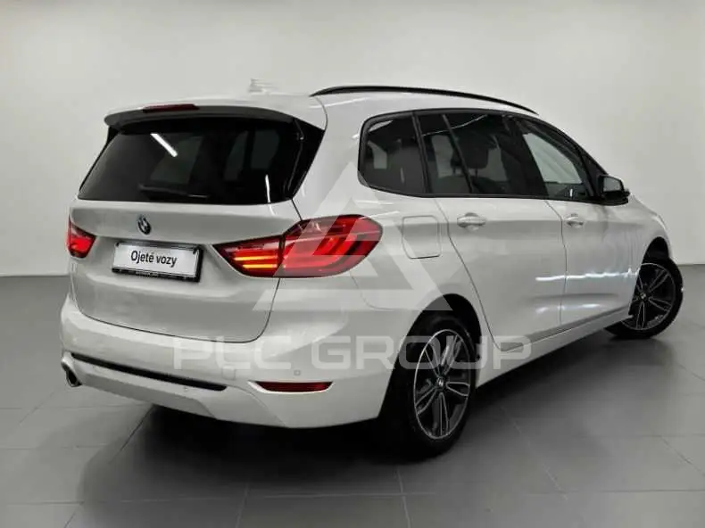 2019 BMW 218