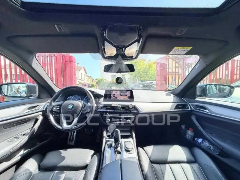 2019 BMW 523