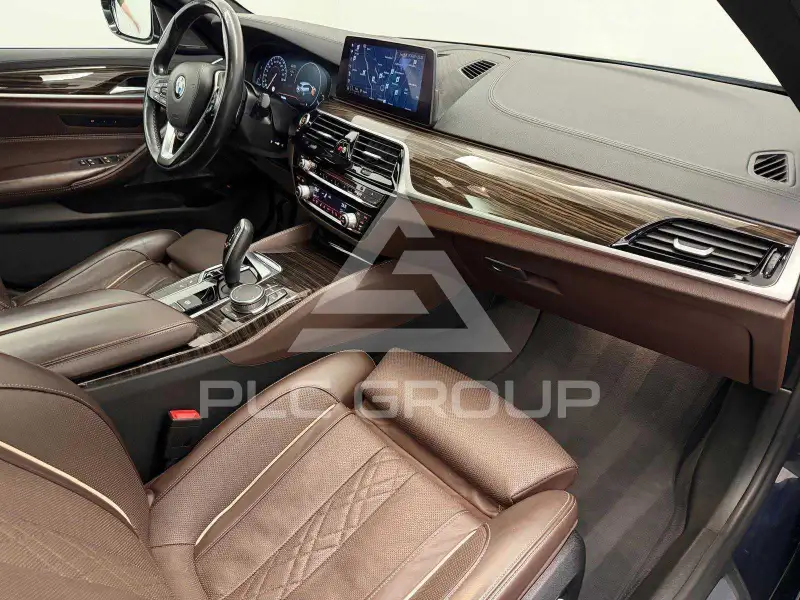 2019 BMW 523