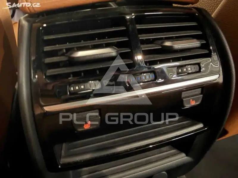 2019 BMW 523