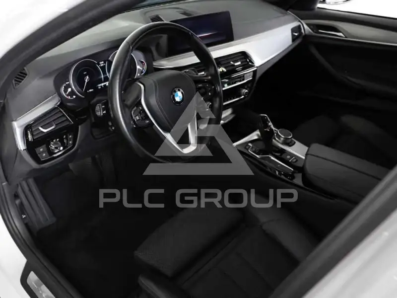 2019 BMW 523