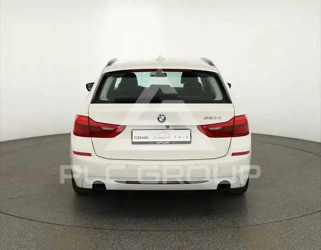 2019 BMW 523