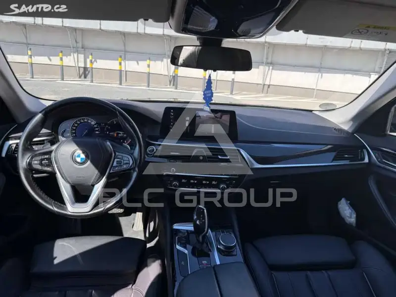 2019 BMW 523