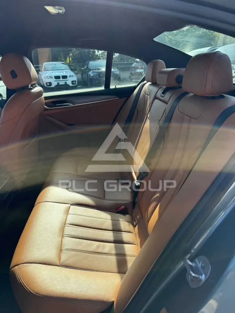 2019 BMW 523