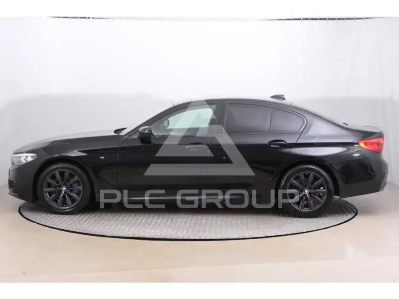 2019 BMW 523