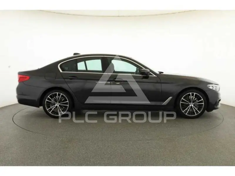 2019 BMW 523