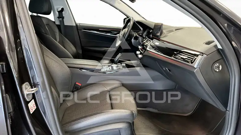 2019 BMW 523