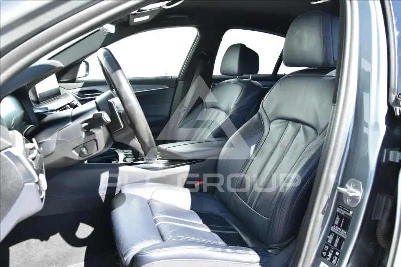 2019 BMW 523