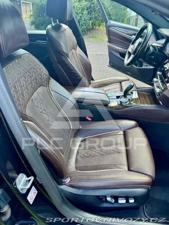2019 BMW 523
