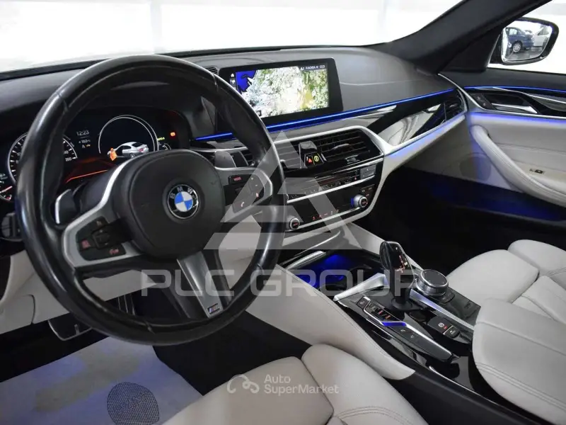 2019 BMW 523