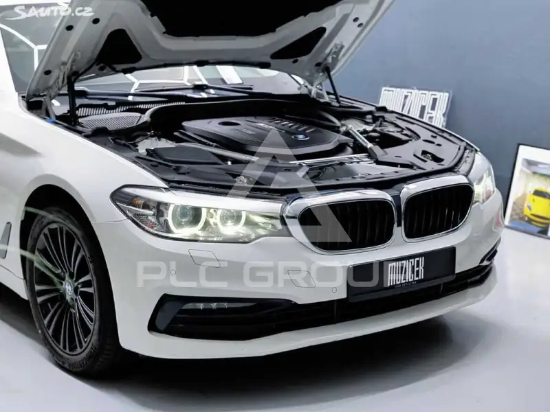 2019 BMW 523