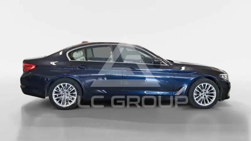 2019 BMW 523