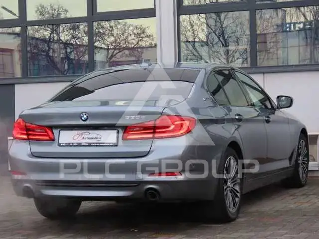 2019 BMW 523
